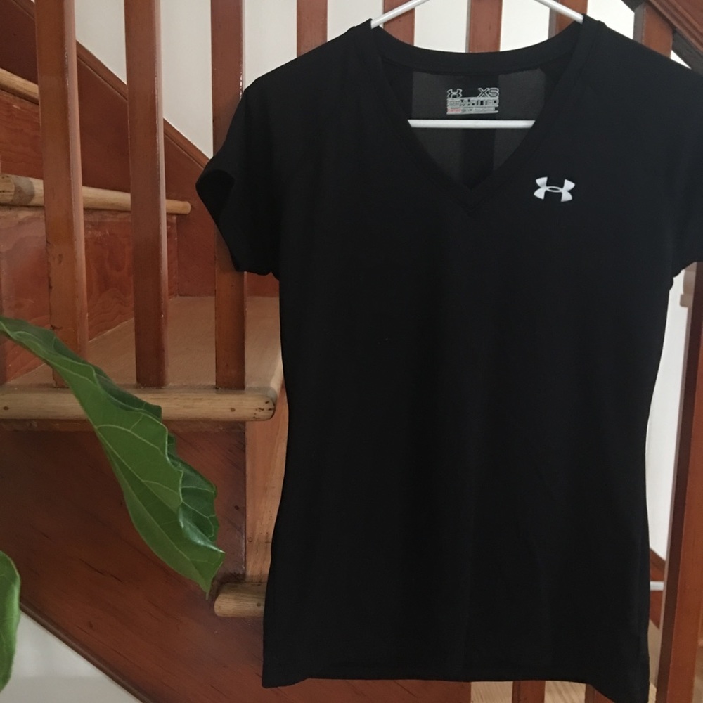 Under armor semi fitted t